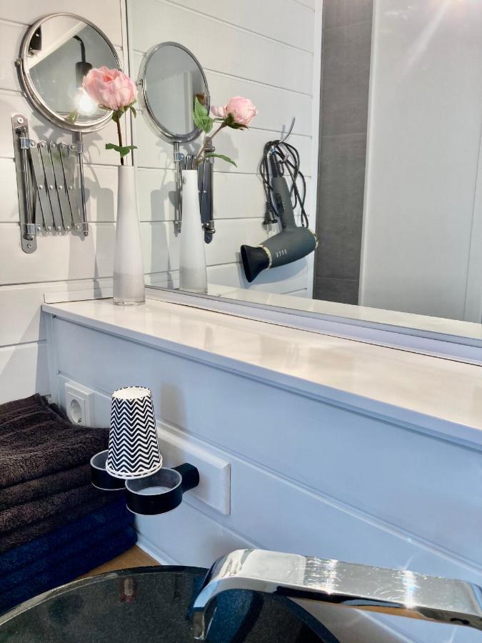 Living At Saarpartments - Adultsonly - Business & Holiday Homes With Kitchen For Long- And Short Term Stay, 3 Min To St Johanner Markt And Points Of Interest Саарбрюккен Экстерьер фото